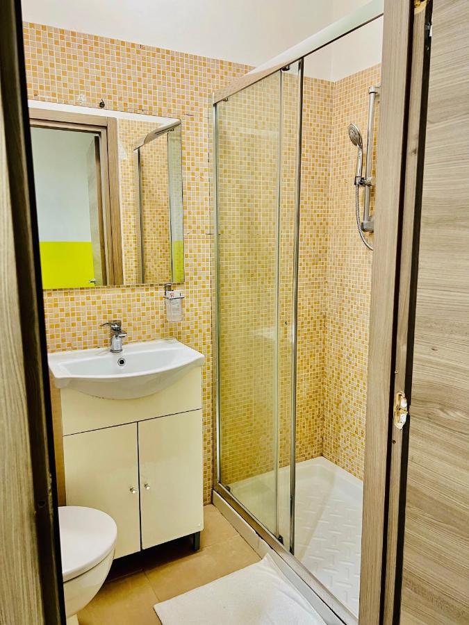 Roma Guest House Bagian luar foto