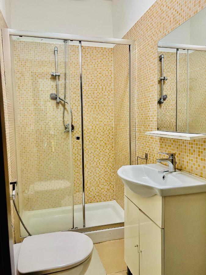 Roma Guest House Bagian luar foto