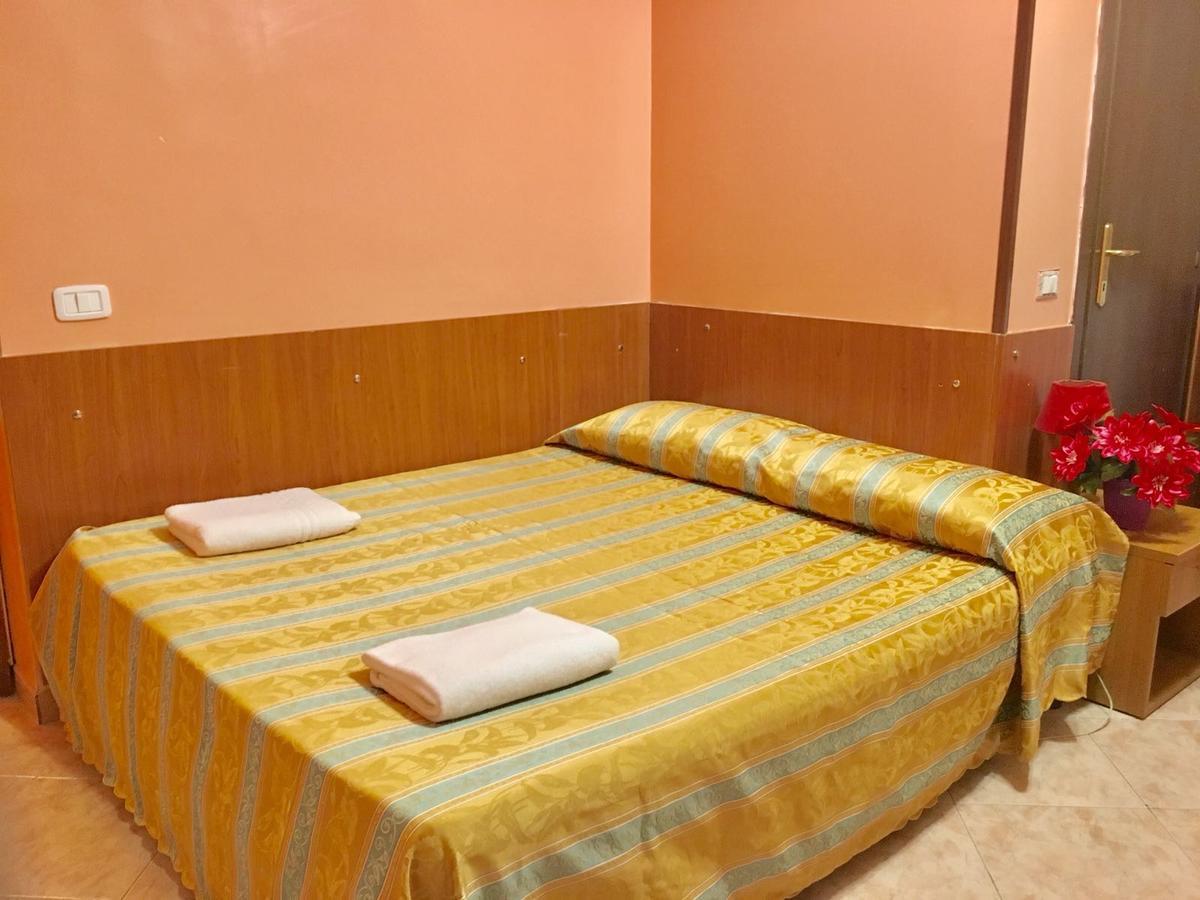 Roma Guest House Bagian luar foto