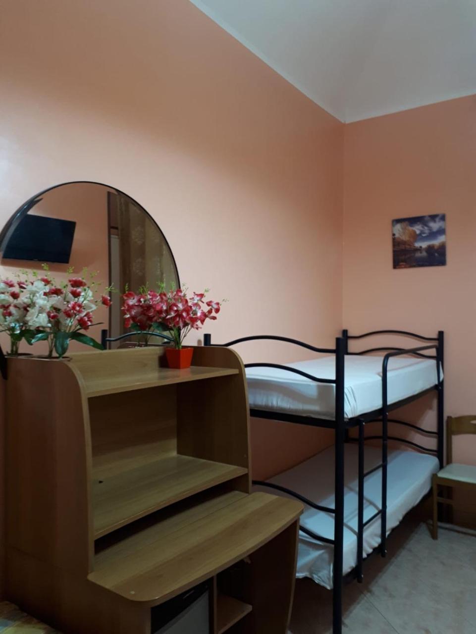 Roma Guest House Bagian luar foto
