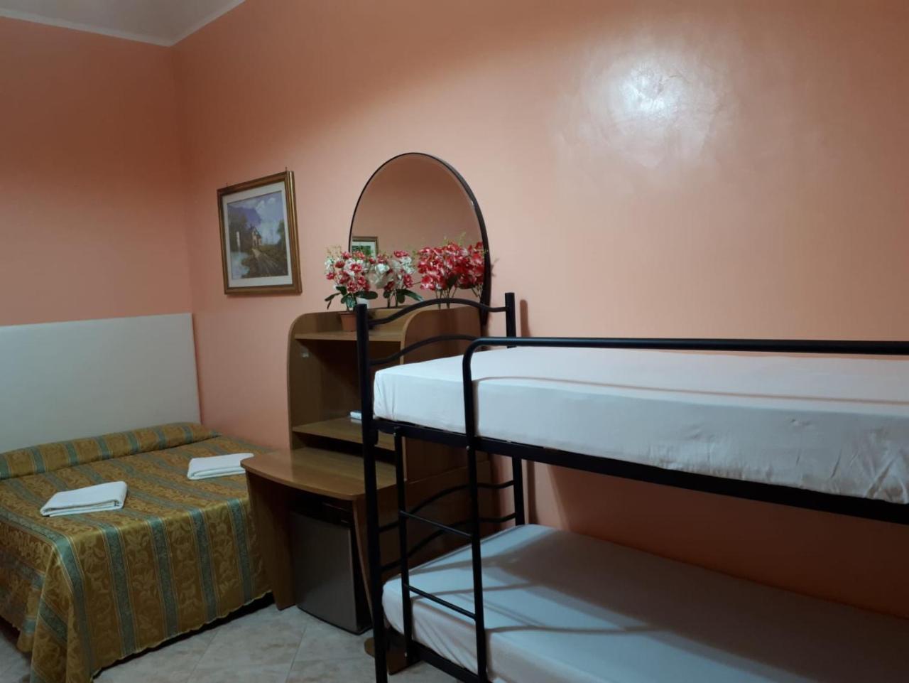 Roma Guest House Bagian luar foto