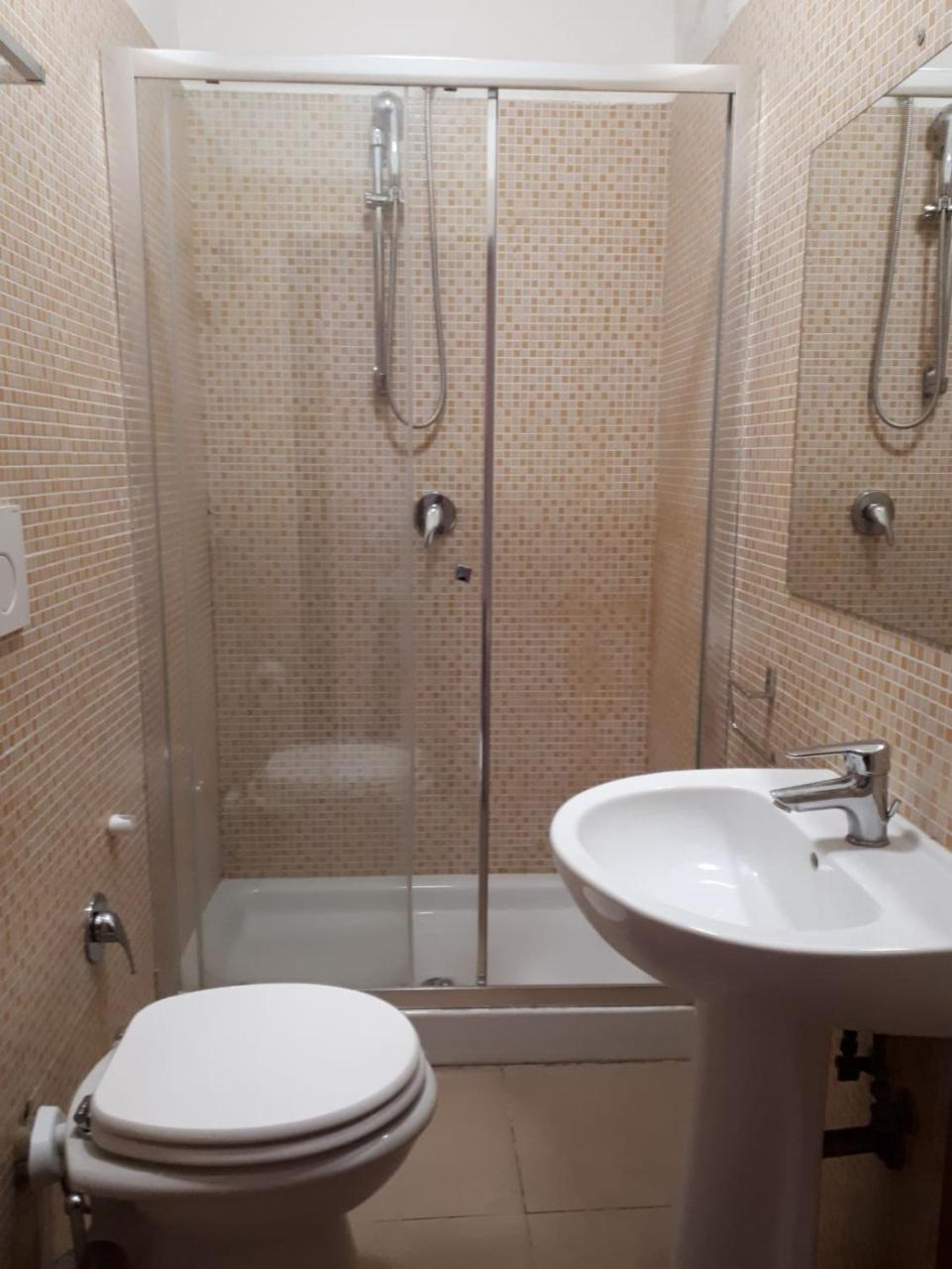 Roma Guest House Bagian luar foto